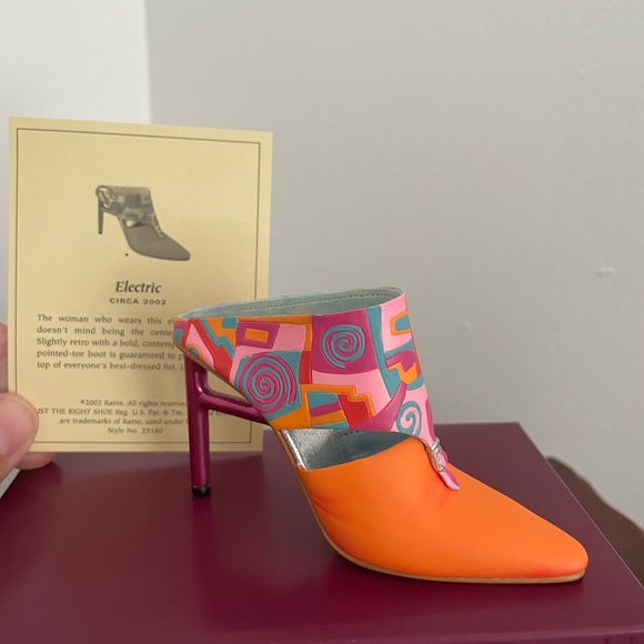 Just the Right Shoe by Raine - Picture 2 of 8